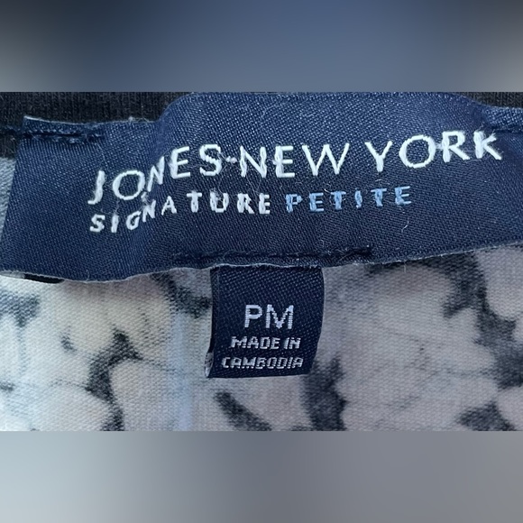 Jones New York Signature Petite PM Cotton Black Cream flowers Neck Line MINT - Picture 6 of 6